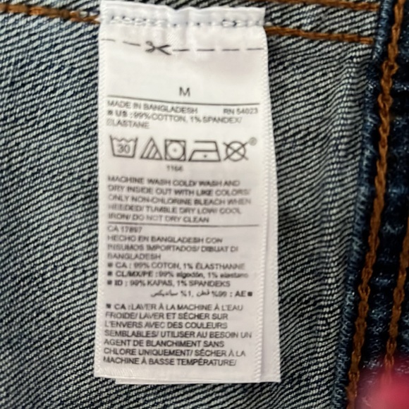 Old Navy ladies denim stretch jeans jacket size  M EUC - Picture 4 of 4